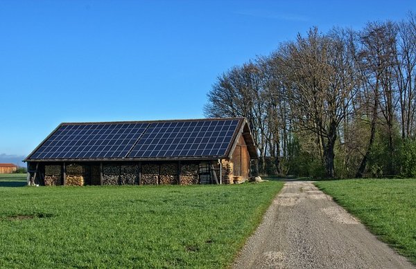Optimisez votre espace avec un constructeur de hangar photovoltaïque