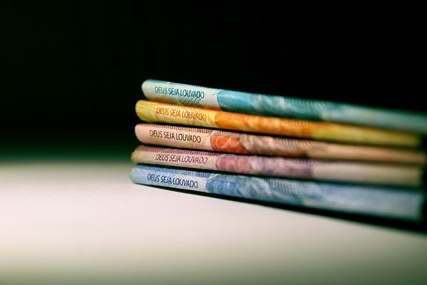 Salaire minimum en suisse : focus sur les différences cantonales