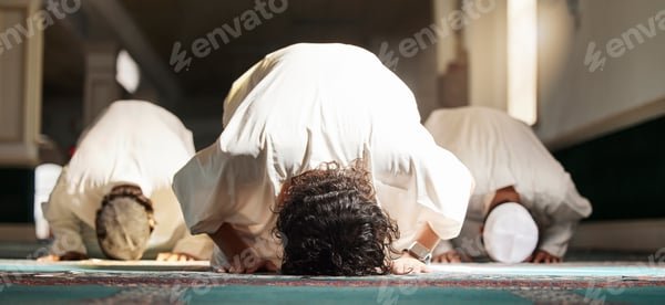 Comprendre la prière en islam : un guide essentiel
