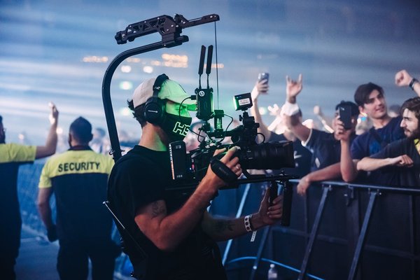 Comment les festivals de cinéma documentaires traitent-ils des questions sociales actuelles ?