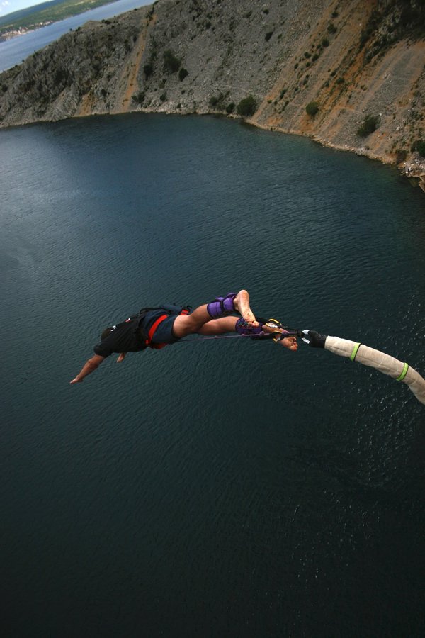 Osez l'aventure : découvrez le saut élastique à grenoble !